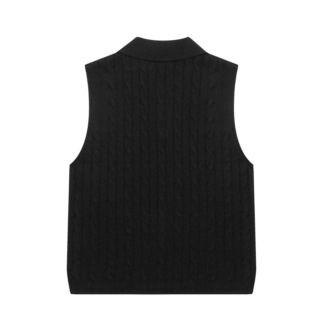 P166 💰 "Top quality" Style number: DS023# (not off the shelves all year round) [Ralph Lauren POLO lapel solid color pony embroidered logo knitted vest short sleeves] ✅Ralph Lauren Ralph Lauren classic basic versatile all-season cardigan knitted POLO vest vest short sleeves ✅Main supplier platform live broadcast Wholesale entity Replacement when out of stock Not off the shelf ✅ZP quality 1:1 version Scan the code to enter the GF website Counter quality ✅Details and quality are the only one in Guangzhou. Imported quality cotton yarn, focusing on high-end, cost-effective. Needless to say good quality. ✅Restore the original version. The maximum size can be worn up to 150 pounds. Loose, comfortable and stress-free. Olive green, denim blue, Chinese red